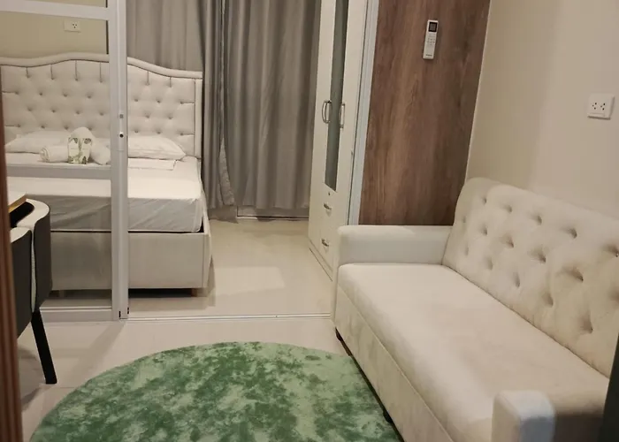 Aparthotel Convenient Modern 1 Bhk Unit 3*